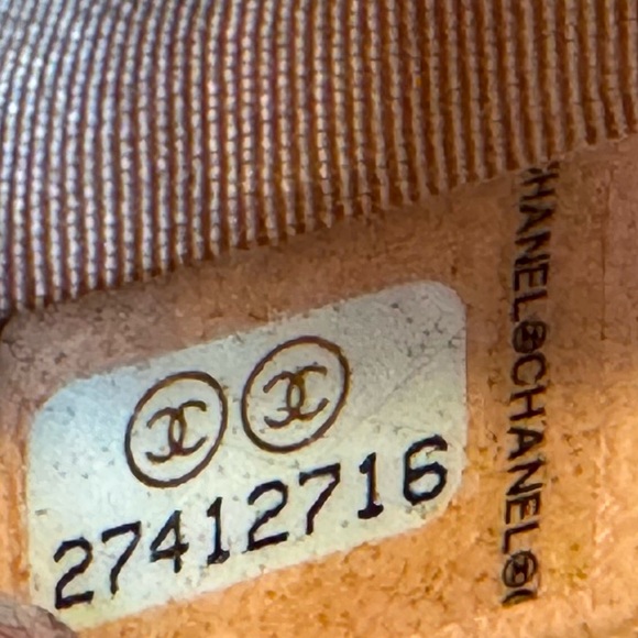 Sold x x CHANEL Quilted Small Cosmetic Case Coral - Picture 9 of 10